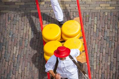 Kaasdragers in actie van bovenaf - Ed van de Pol.jpg